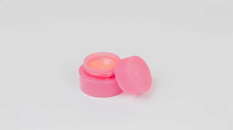 making-the-perfect-choice-between-acrylic-and-hard-gel