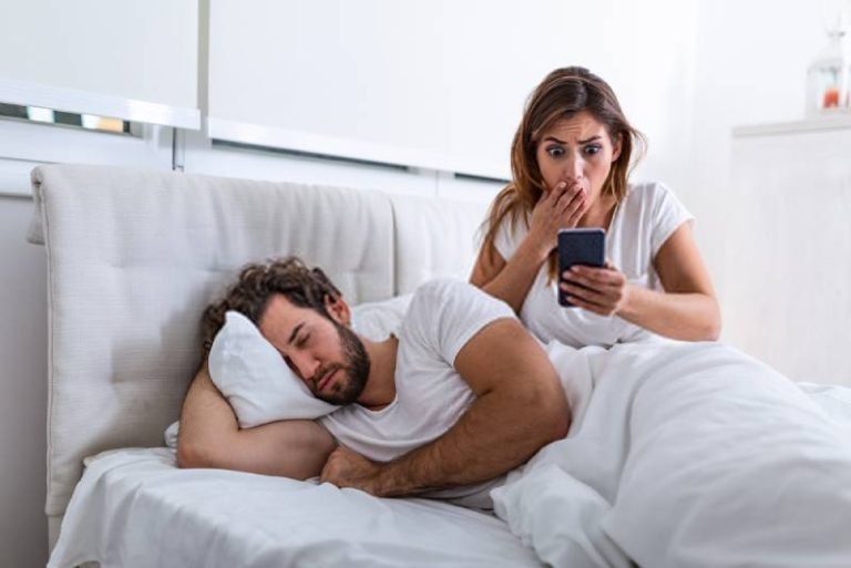 How To Spy On Boyfriend's Phone