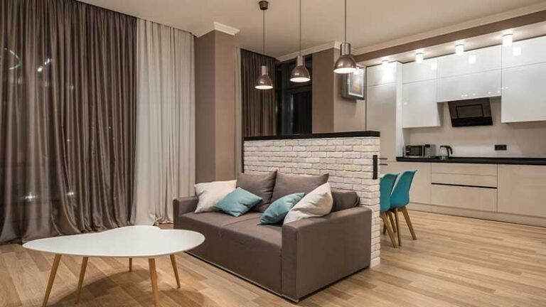 Home-Stager-with-70000-Dollars-Salary